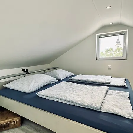 Semesterbostad Nyaralohaz Balatonalmádi