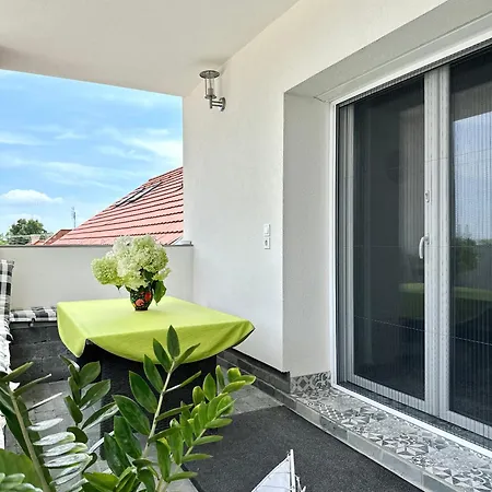 Holiday home Nyaralohaz Balatonalmadi